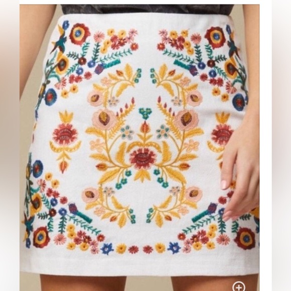 Umgee fully lined embroidered mini skirt.‎ Worn about 3x - Picture 1 of 7